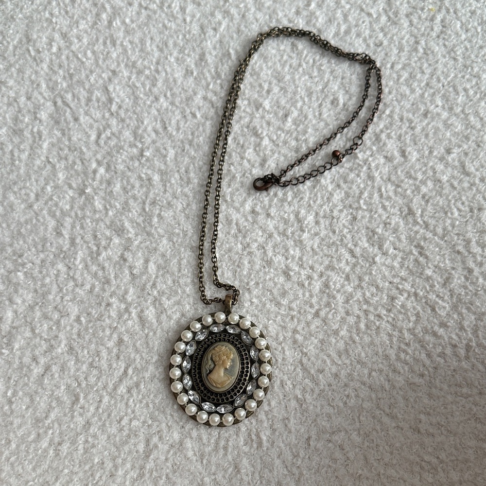 Cameo Necklace gold and pearl